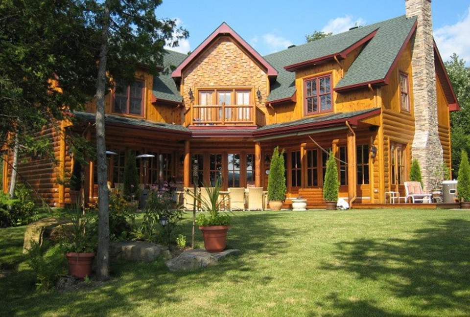 Aux trois girouettes - St-Adolphe d'Howard, Canada