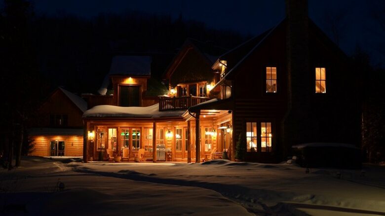 Aux trois girouettes - St-Adolphe d'Howard, Canada
