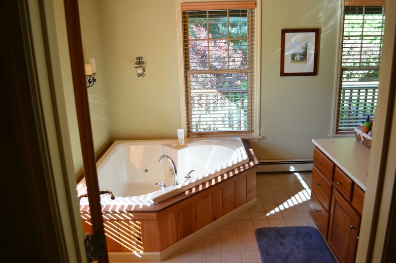 Lake Winnipesaukee Lakehouse - Tuftonboro, New Hampshire