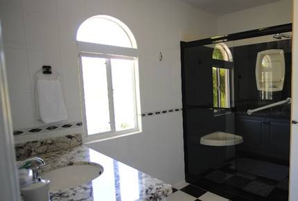 Boggy Sand Villa - West Bay, Cayman Islands