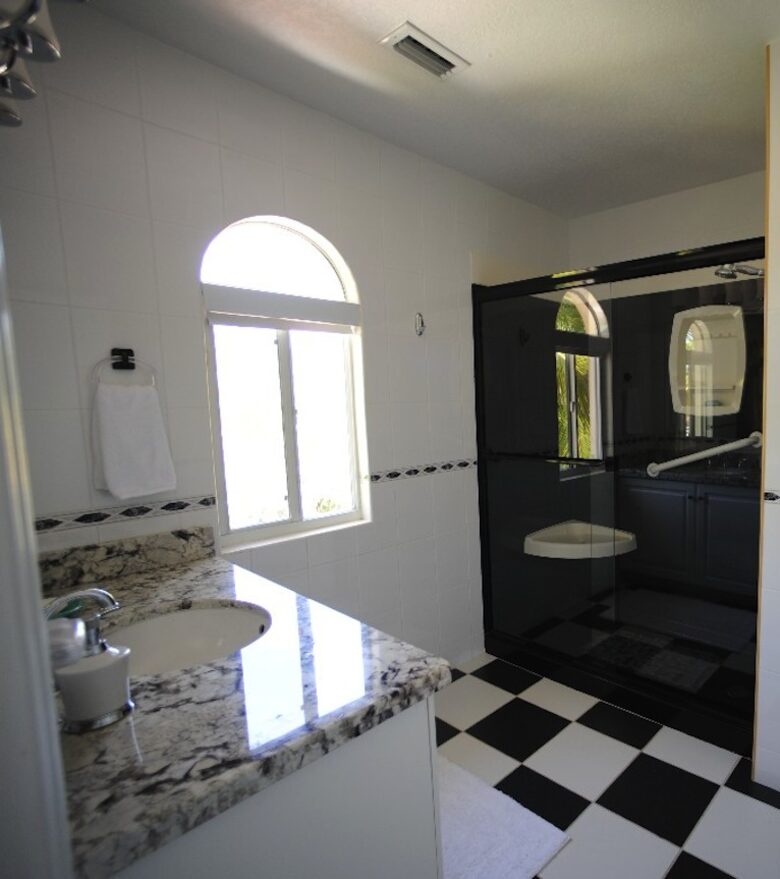 Boggy Sand Villa - West Bay, Cayman Islands