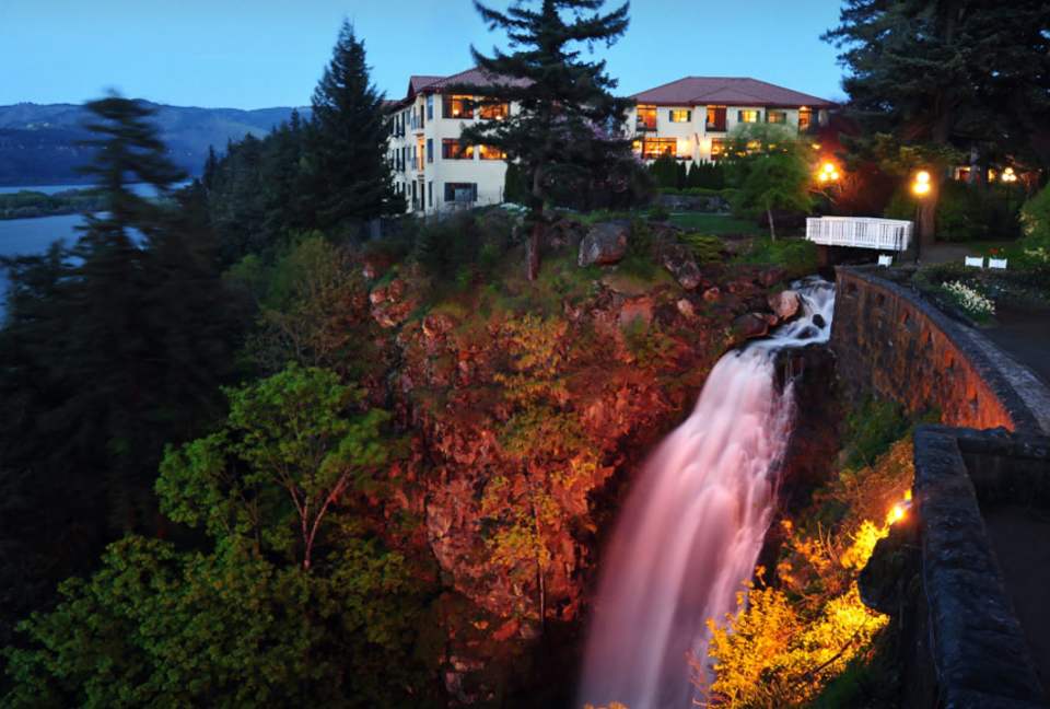 Columbia Cliff Villas - 2 Bedroom Pinnacle Suite - Hood River, Oregon