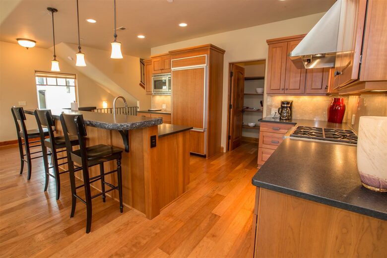 Columbia Cliff Villas - 2 Bedroom Pinnacle Suite - Hood River, Oregon