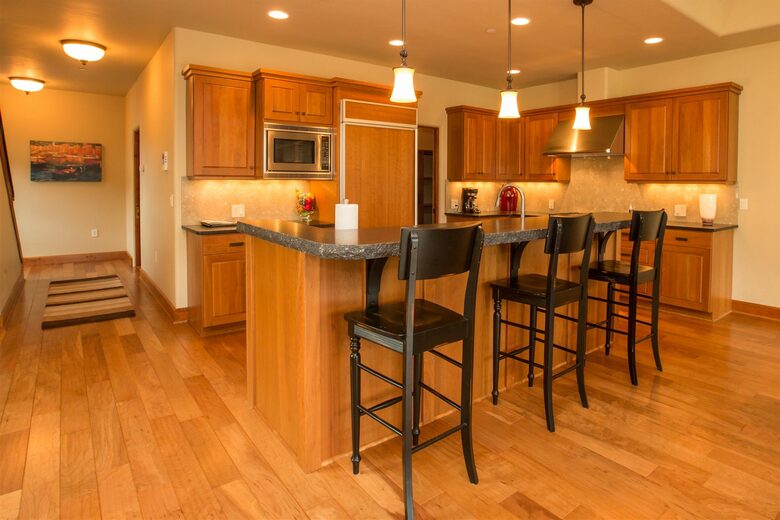 Columbia Cliff Villas - 2 Bedroom Pinnacle Suite - Hood River, Oregon