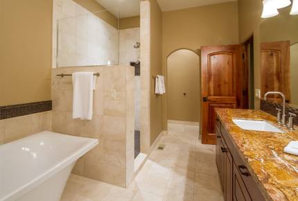 Columbia Cliff Villas - 2 Bedroom Pinnacle Suite - Hood River, Oregon