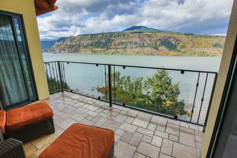 Columbia Cliff Villas - Penthouse Suite - Hood River, Oregon