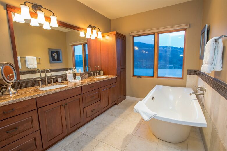 Columbia Cliff Villas - Penthouse Suite - Hood River, Oregon