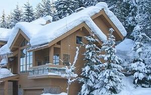 Whistler Village Luxury Home, Private Hot Tub, Log Fireplace, Ski In /Out Access - Whistler, Canada