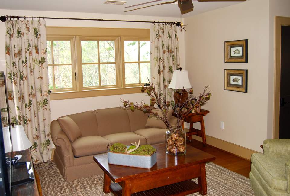 Rustic Retreat on Lake Keowee - Salem, South Carolina