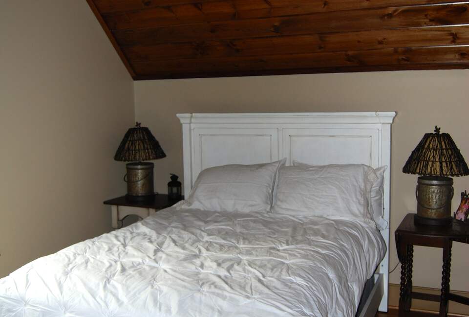 Rustic Retreat on Lake Keowee - Salem, South Carolina