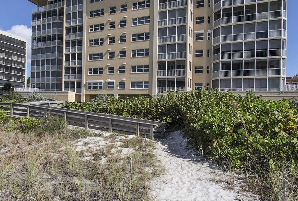 Sea Chase Naples Oceanfront Getaway - Naples, Florida