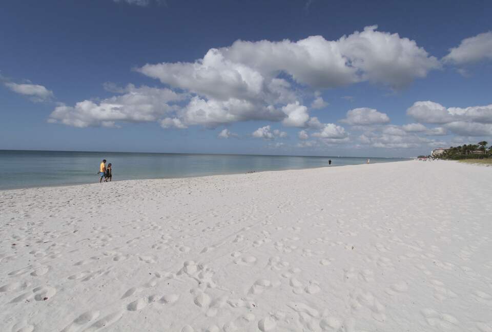 Sea Chase Naples Oceanfront Getaway - Naples, Florida