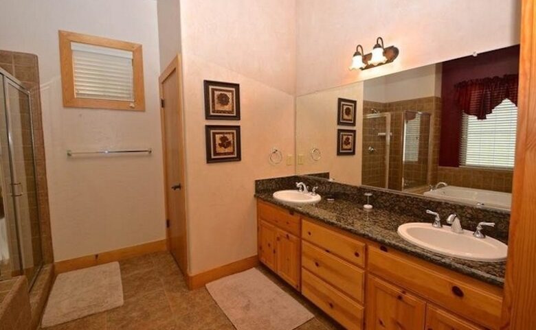 Chateau Lauren - Shaver Lake, California