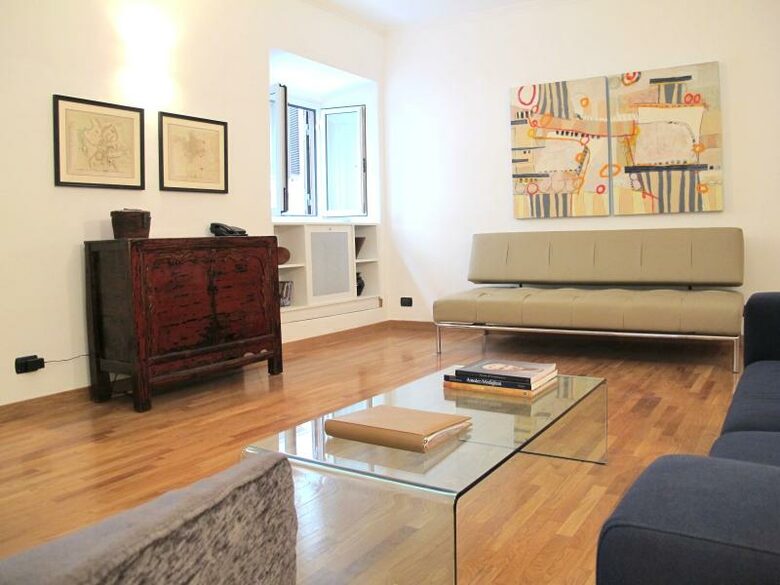 The Spanish Steps Apartment on Via della Mercede - Rome, Italy