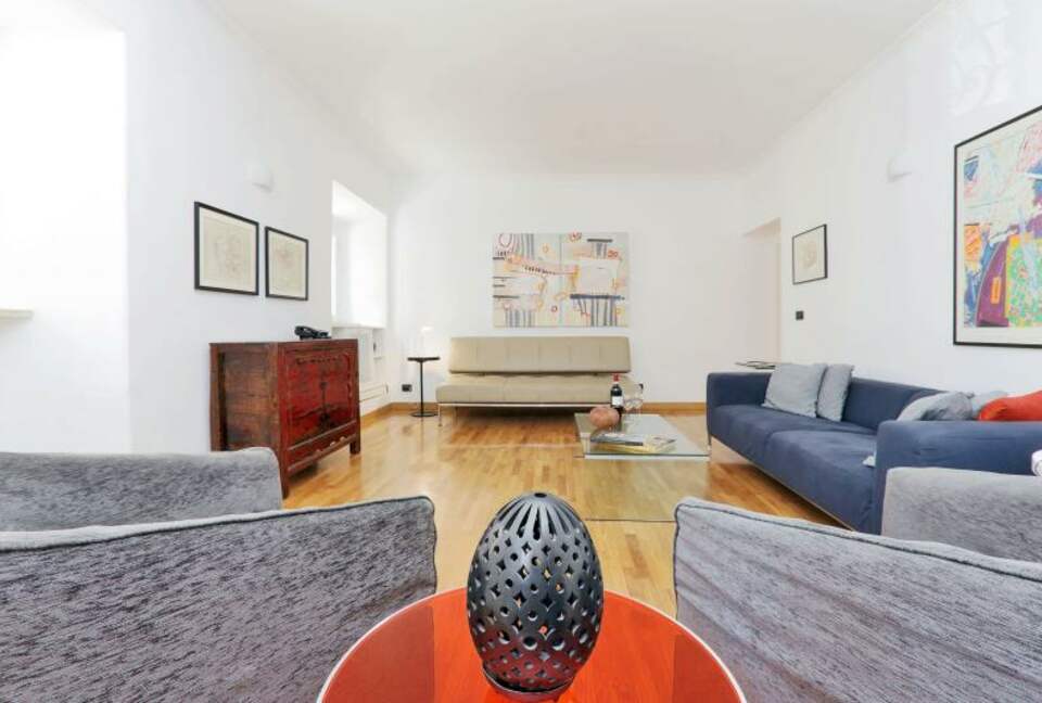 The Spanish Steps Apartment on Via della Mercede - Rome, Italy