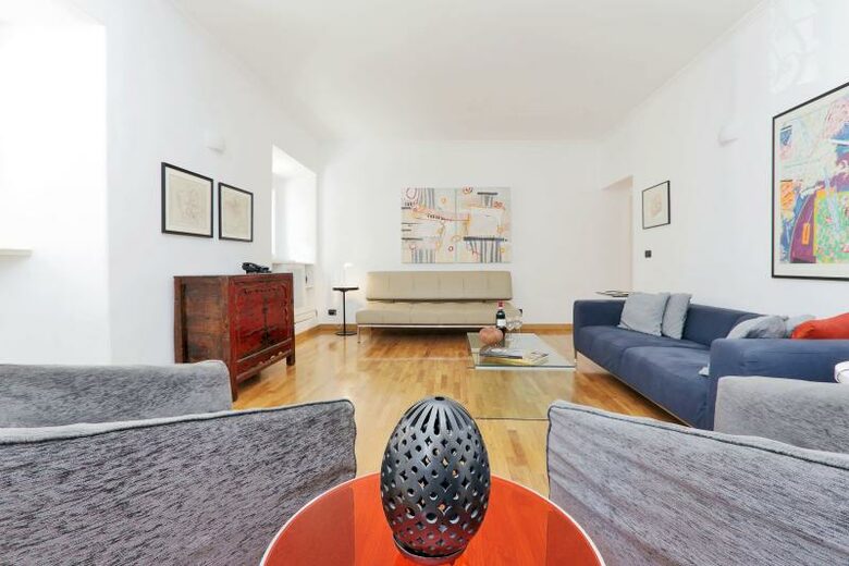 The Spanish Steps Apartment on Via della Mercede - Rome, Italy