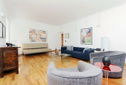 The Spanish Steps Apartment on Via della Mercede - Rome, Italy