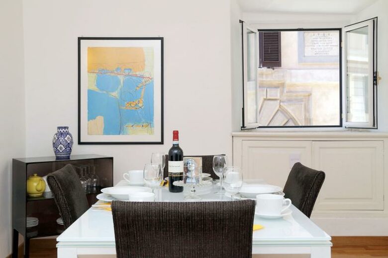 The Spanish Steps Apartment on Via della Mercede - Rome, Italy