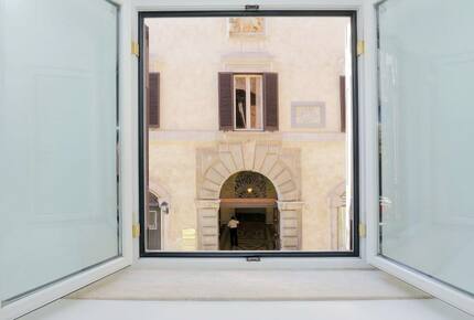 The Spanish Steps Apartment on Via della Mercede - Rome, Italy
