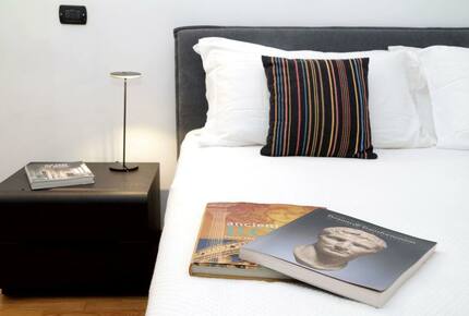 The Spanish Steps Apartment on Via della Mercede - Rome, Italy