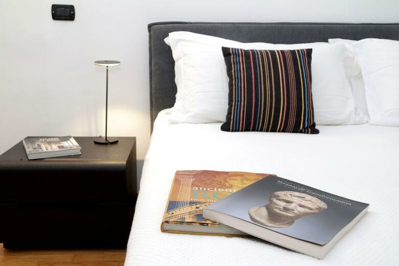 The Spanish Steps Apartment on Via della Mercede - Rome, Italy