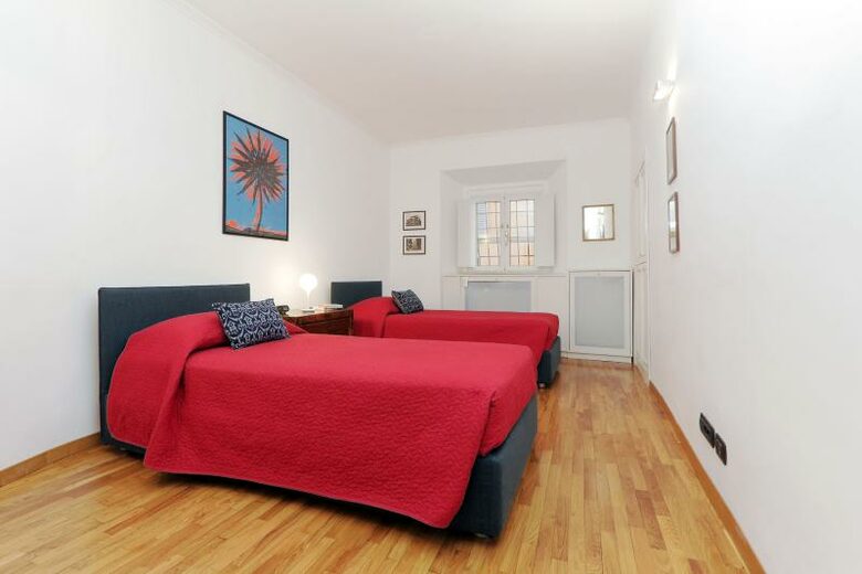 The Spanish Steps Apartment on Via della Mercede - Rome, Italy