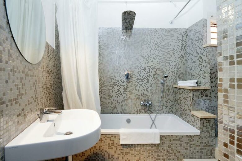 The Spanish Steps Apartment on Via della Mercede - Rome, Italy