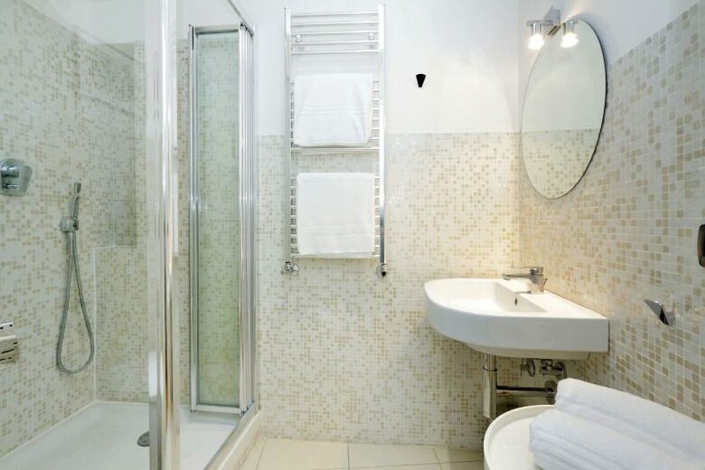 The Spanish Steps Apartment on Via della Mercede - Rome, Italy