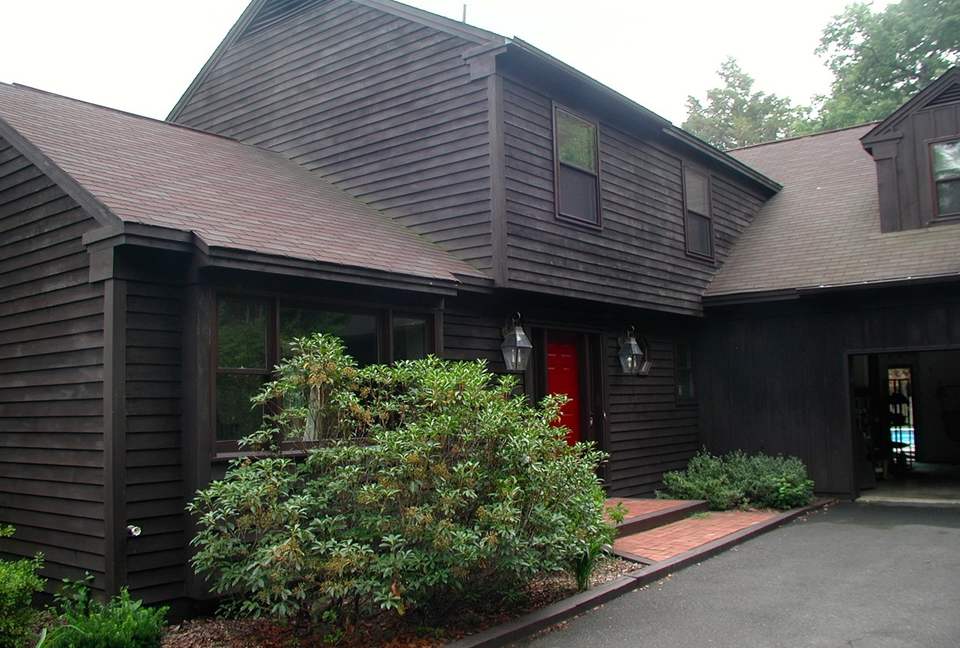 Classic Hudson Riverfront Home and Pool - Highland, New York