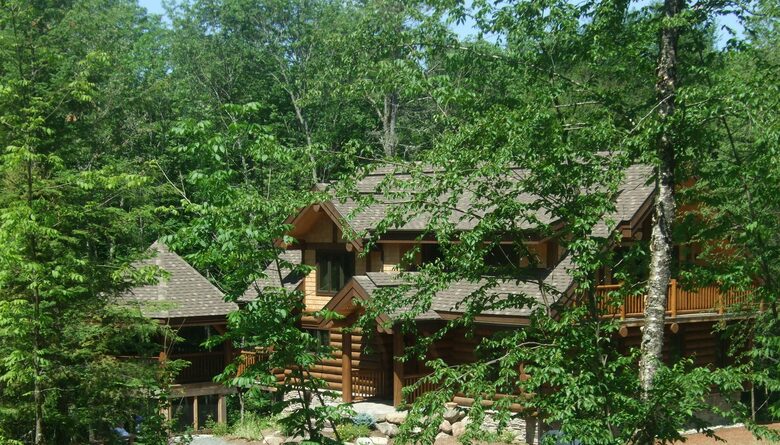 Huge forested riverfront property. 3 minutes to skiing. - Mont Tremblant, Canada
