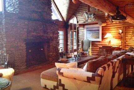 Luxury Log Cabin on Private Lake - Lovell, Maine