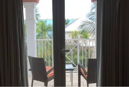 Paradise House Villa - Georgetown, Bahamas