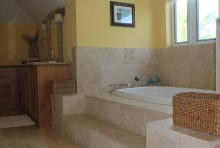 Paradise House Villa - Georgetown, Bahamas