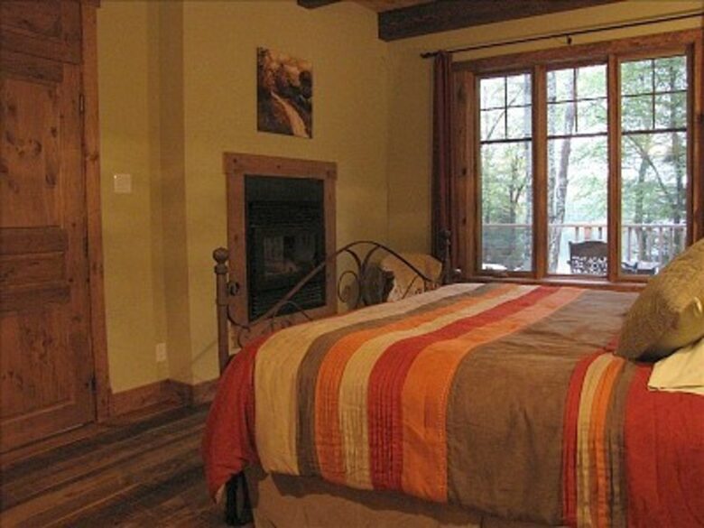 Mont Tremblant Lakefront Cottage - Mont Tremblant, Canada