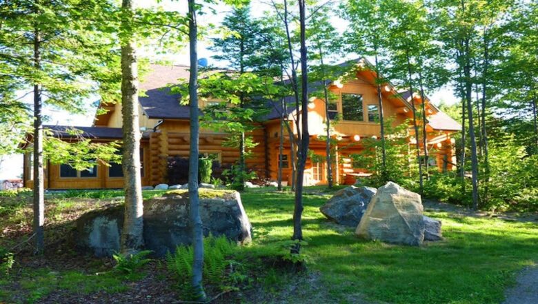 Quebec Luxury Log Home - Mille Isles, Canada