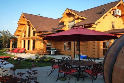 Quebec Luxury Log Home - Mille Isles, Canada