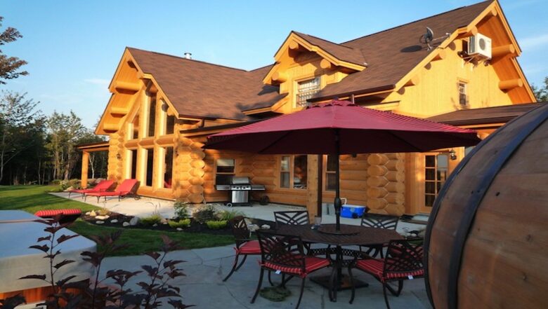 Quebec Luxury Log Home - Mille Isles, Canada