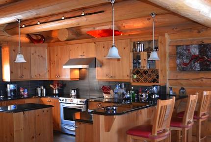 Quebec Luxury Log Home - Mille Isles, Canada