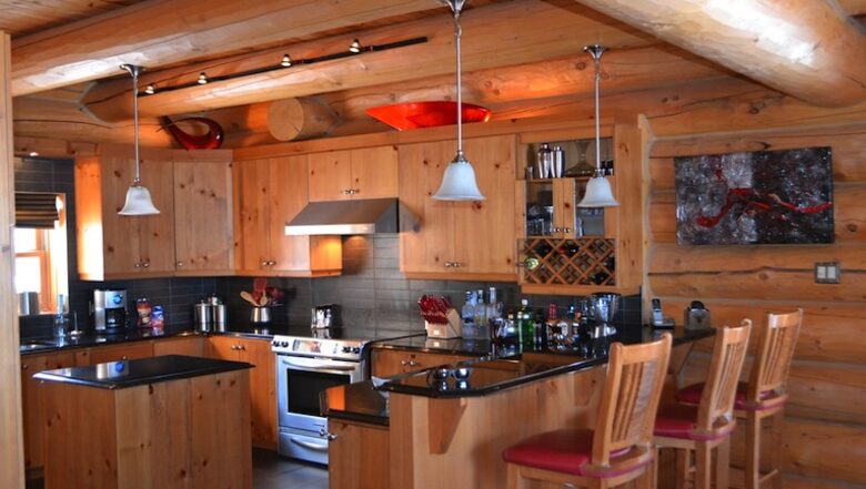 Quebec Luxury Log Home - Mille Isles, Canada