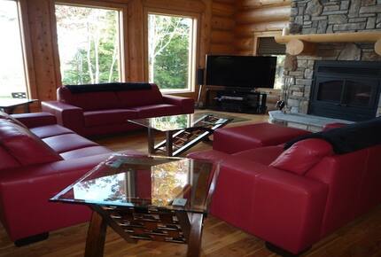 Quebec Luxury Log Home - Mille Isles, Canada