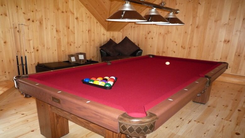 Quebec Luxury Log Home - Mille Isles, Canada