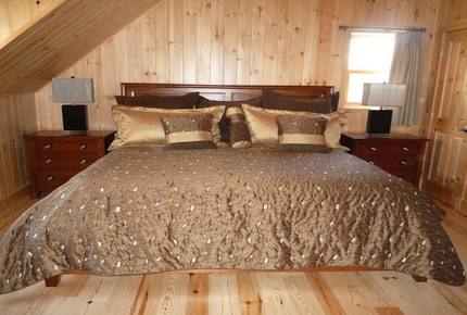 Quebec Luxury Log Home - Mille Isles, Canada