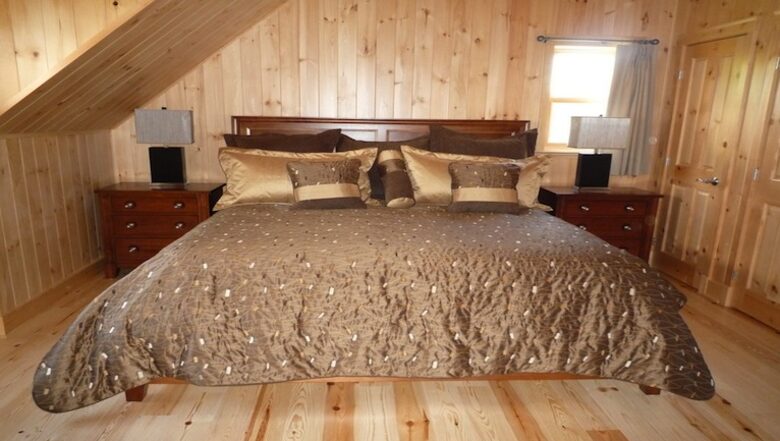 Quebec Luxury Log Home - Mille Isles, Canada