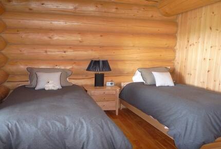 Quebec Luxury Log Home - Mille Isles, Canada