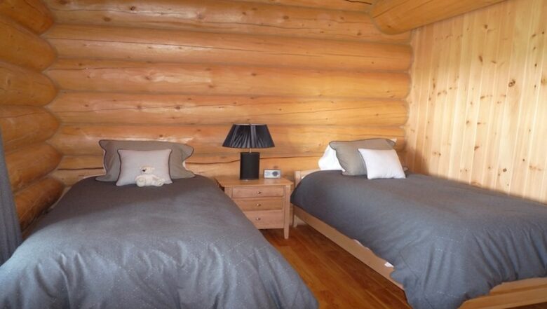 Quebec Luxury Log Home - Mille Isles, Canada