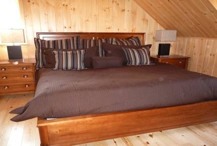 Quebec Luxury Log Home - Mille Isles, Canada