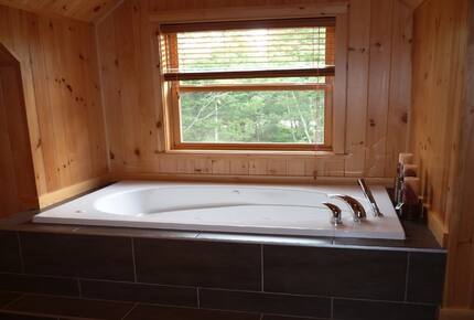 Quebec Luxury Log Home - Mille Isles, Canada