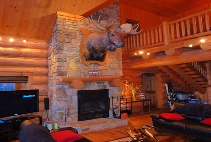 Quebec Luxury Log Home - Mille Isles, Canada