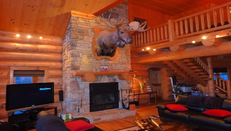 Quebec Luxury Log Home - Mille Isles, Canada