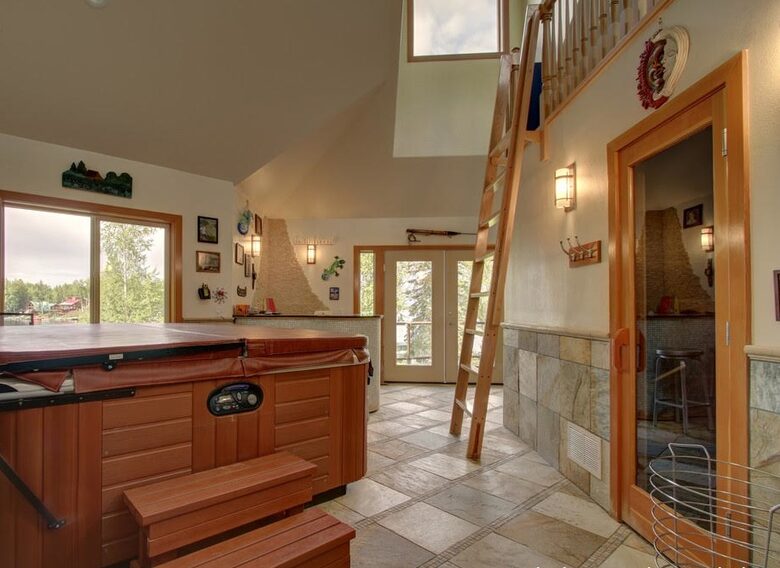 Blue Lantern Lodge - Big Lake, Alaska